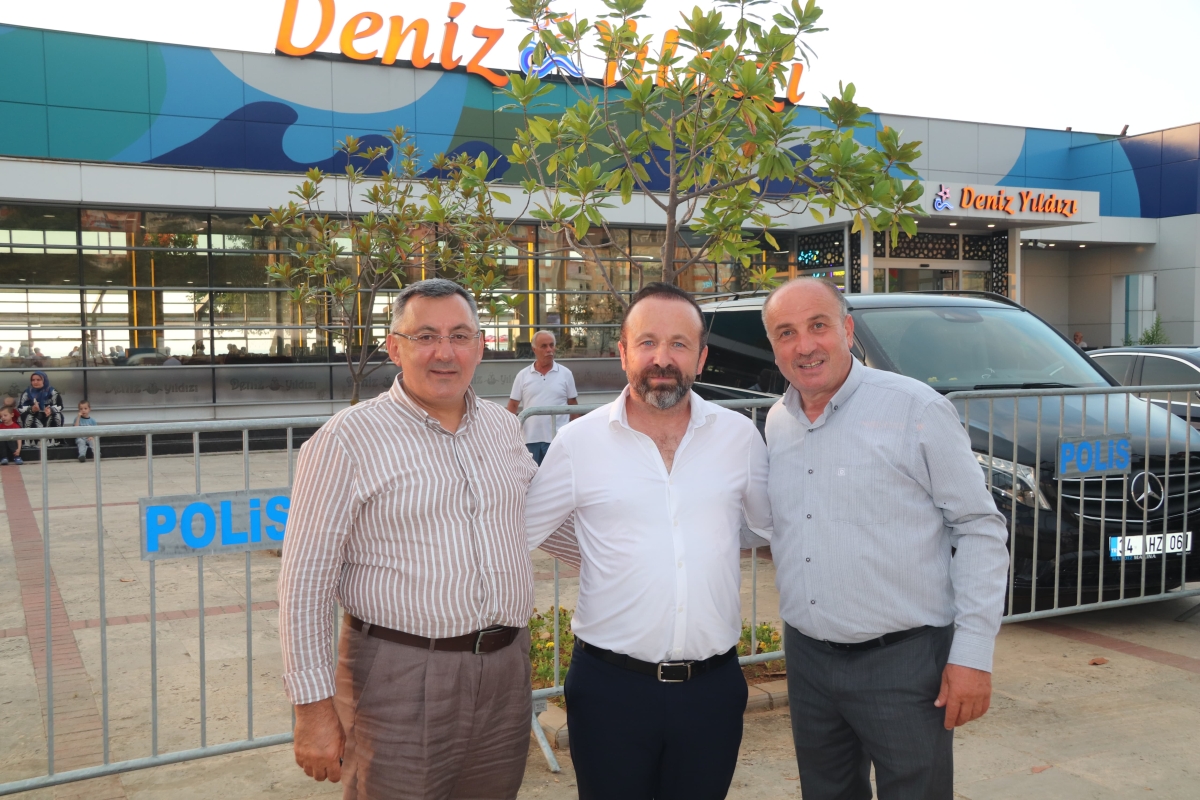 Trabzon, Arsin – Bu yıl ikincisi düzenlenen Arsin Kültür, Turizm, Sanat ve Yöresel Ürünler Festivali, beşinci gününde de binlerce kişiyi Arsin Sahil Parkı'nda bir araya getirerek büyük bir coşkuya sahne oldu.