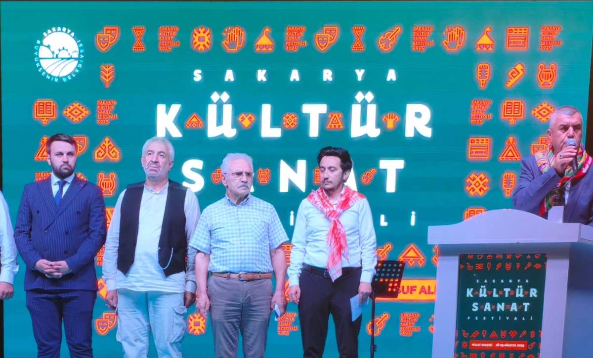 Sakarya'nın kültürel mirasını ve sanatsal zenginliğini ön plana çıkaran 2. Kültür Sanat Festivali, Sakarya Büyükşehir Belediyesi'nin ev sahipliğinde Millet Bahçesi'nde büyük bir coşkuyla başladı. 18-29 Ağustos tarihleri arası