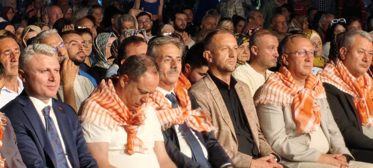 Sakarya'nın kültürel mirasını ve sanatsal zenginliğini ön plana çıkaran 2. Kültür Sanat Festivali, Sakarya Büyükşehir Belediyesi'nin ev sahipliğinde Millet Bahçesi'nde büyük bir coşkuyla başladı. 18-29 Ağustos tarihleri arası