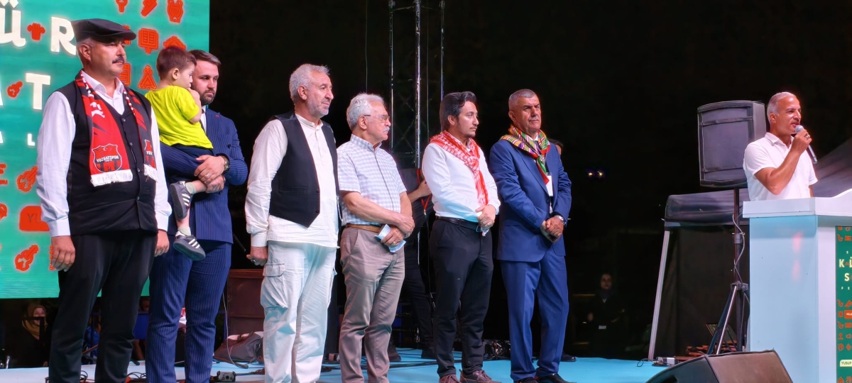 Sakarya'nın kültürel mirasını ve sanatsal zenginliğini ön plana çıkaran 2. Kültür Sanat Festivali, Sakarya Büyükşehir Belediyesi'nin ev sahipliğinde Millet Bahçesi'nde büyük bir coşkuyla başladı. 18-29 Ağustos tarihleri arası