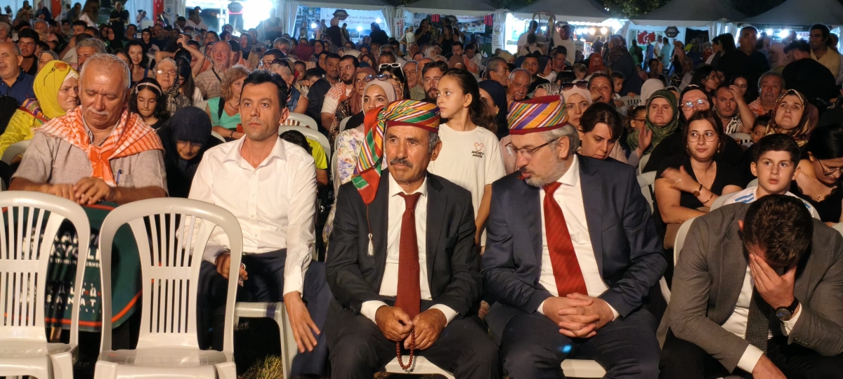Sakarya'nın kültürel mirasını ve sanatsal zenginliğini ön plana çıkaran 2. Kültür Sanat Festivali, Sakarya Büyükşehir Belediyesi'nin ev sahipliğinde Millet Bahçesi'nde büyük bir coşkuyla başladı. 18-29 Ağustos tarihleri arası
