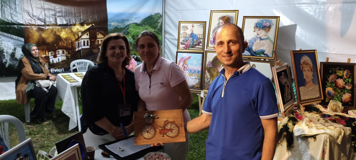 Sakarya'nın kültürel mirasını ve sanatsal zenginliğini ön plana çıkaran 2. Kültür Sanat Festivali, Sakarya Büyükşehir Belediyesi'nin ev sahipliğinde Millet Bahçesi'nde büyük bir coşkuyla başladı. 18-29 Ağustos tarihleri arası