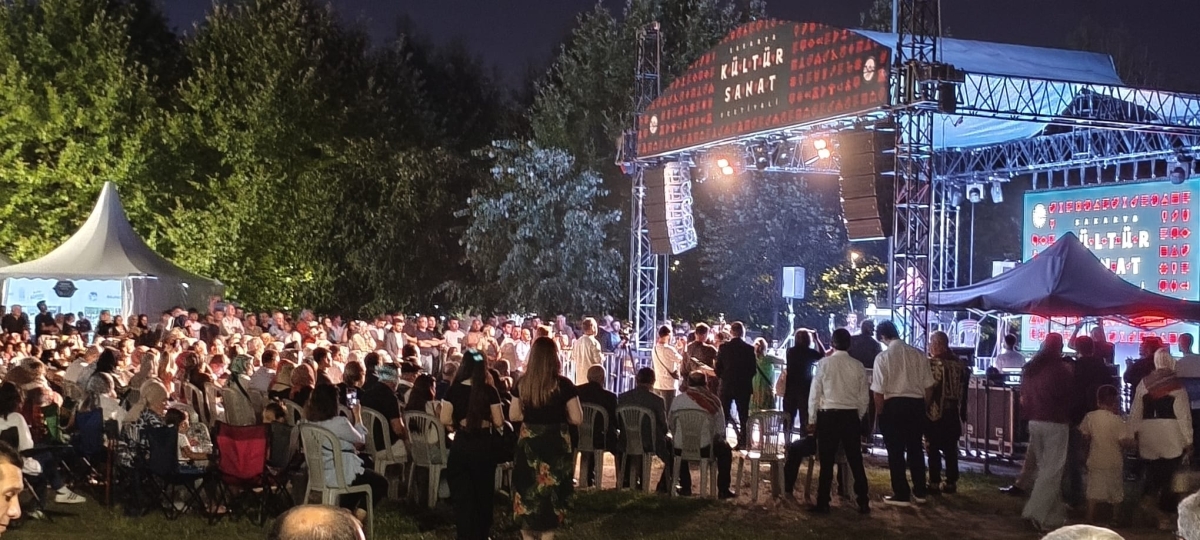 Sakarya'nın kültürel mirasını ve sanatsal zenginliğini ön plana çıkaran 2. Kültür Sanat Festivali, Sakarya Büyükşehir Belediyesi'nin ev sahipliğinde Millet Bahçesi'nde büyük bir coşkuyla başladı. 18-29 Ağustos tarihleri arası