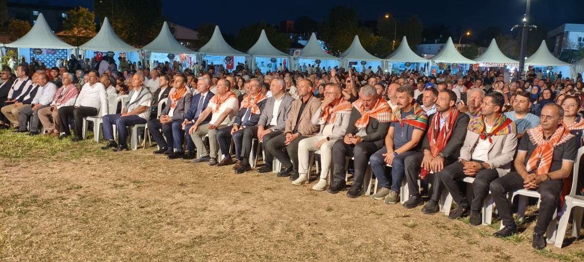 Sakarya'nın kültürel mirasını ve sanatsal zenginliğini ön plana çıkaran 2. Kültür Sanat Festivali, Sakarya Büyükşehir Belediyesi'nin ev sahipliğinde Millet Bahçesi'nde büyük bir coşkuyla başladı. 18-29 Ağustos tarihleri arası