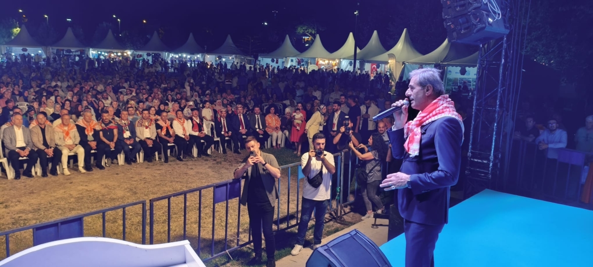 Sakarya'nın kültürel mirasını ve sanatsal zenginliğini ön plana çıkaran 2. Kültür Sanat Festivali, Sakarya Büyükşehir Belediyesi'nin ev sahipliğinde Millet Bahçesi'nde büyük bir coşkuyla başladı. 18-29 Ağustos tarihleri arası