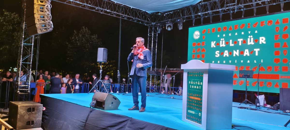 Sakarya'nın kültürel mirasını ve sanatsal zenginliğini ön plana çıkaran 2. Kültür Sanat Festivali, Sakarya Büyükşehir Belediyesi'nin ev sahipliğinde Millet Bahçesi'nde büyük bir coşkuyla başladı. 18-29 Ağustos tarihleri arası