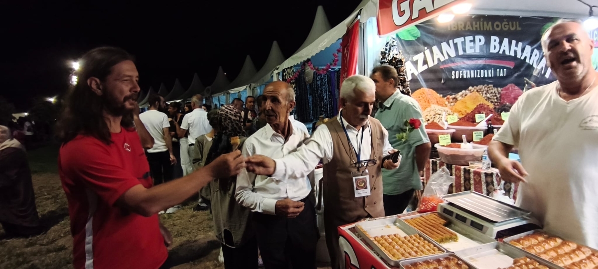 Sakarya'nın kültürel mirasını ve sanatsal zenginliğini ön plana çıkaran 2. Kültür Sanat Festivali, Sakarya Büyükşehir Belediyesi'nin ev sahipliğinde Millet Bahçesi'nde büyük bir coşkuyla başladı. 18-29 Ağustos tarihleri arası