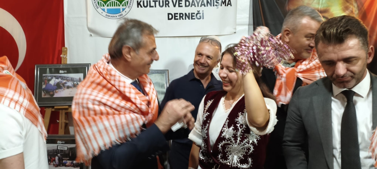 Sakarya'nın kültürel mirasını ve sanatsal zenginliğini ön plana çıkaran 2. Kültür Sanat Festivali, Sakarya Büyükşehir Belediyesi'nin ev sahipliğinde Millet Bahçesi'nde büyük bir coşkuyla başladı. 18-29 Ağustos tarihleri arası