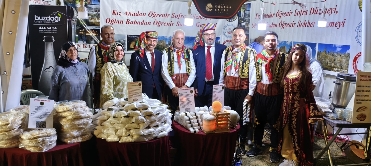 Sakarya'nın kültürel mirasını ve sanatsal zenginliğini ön plana çıkaran 2. Kültür Sanat Festivali, Sakarya Büyükşehir Belediyesi'nin ev sahipliğinde Millet Bahçesi'nde büyük bir coşkuyla başladı. 18-29 Ağustos tarihleri arası
