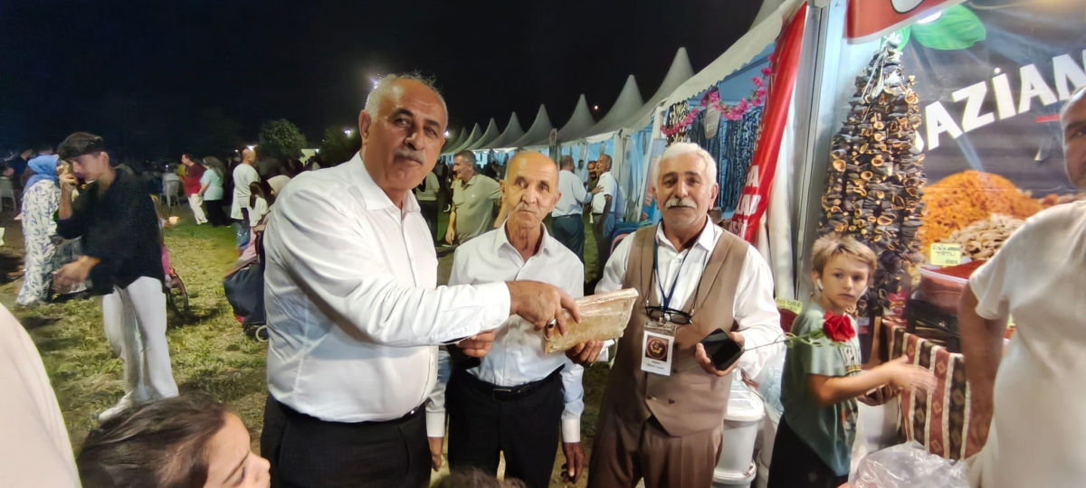 Sakarya'nın kültürel mirasını ve sanatsal zenginliğini ön plana çıkaran 2. Kültür Sanat Festivali, Sakarya Büyükşehir Belediyesi'nin ev sahipliğinde Millet Bahçesi'nde büyük bir coşkuyla başladı. 18-29 Ağustos tarihleri arası