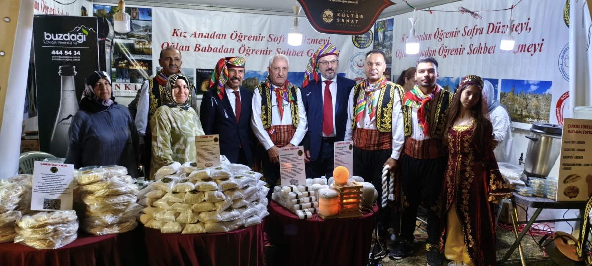 Sakarya'nın kültürel mirasını ve sanatsal zenginliğini ön plana çıkaran 2. Kültür Sanat Festivali, Sakarya Büyükşehir Belediyesi'nin ev sahipliğinde Millet Bahçesi'nde büyük bir coşkuyla başladı. 18-29 Ağustos tarihleri arası