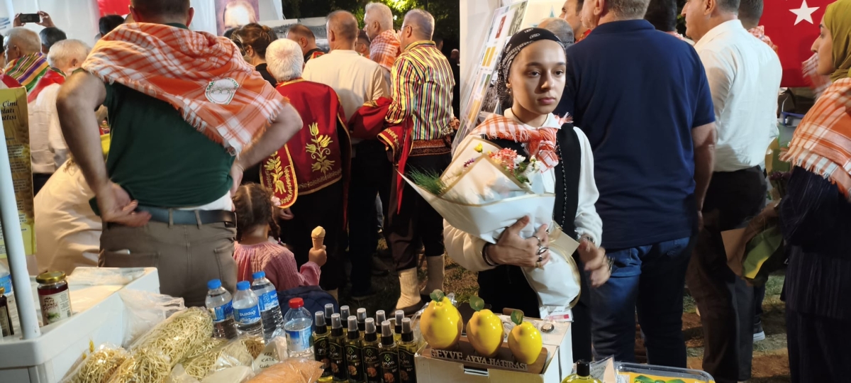 Sakarya'nın kültürel mirasını ve sanatsal zenginliğini ön plana çıkaran 2. Kültür Sanat Festivali, Sakarya Büyükşehir Belediyesi'nin ev sahipliğinde Millet Bahçesi'nde büyük bir coşkuyla başladı. 18-29 Ağustos tarihleri arası