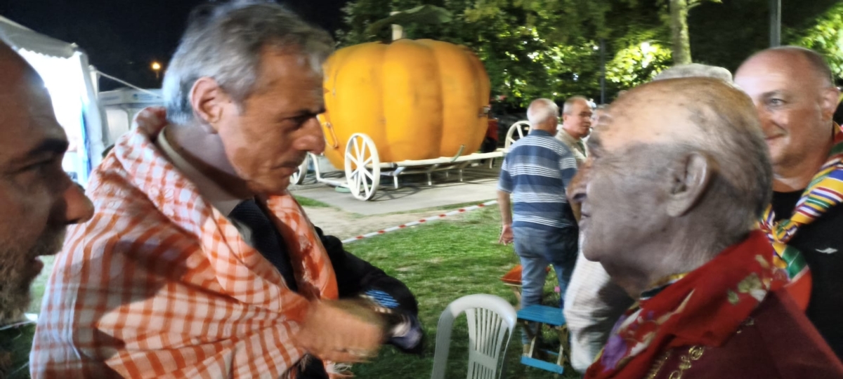 Sakarya'nın kültürel mirasını ve sanatsal zenginliğini ön plana çıkaran 2. Kültür Sanat Festivali, Sakarya Büyükşehir Belediyesi'nin ev sahipliğinde Millet Bahçesi'nde büyük bir coşkuyla başladı. 18-29 Ağustos tarihleri arası