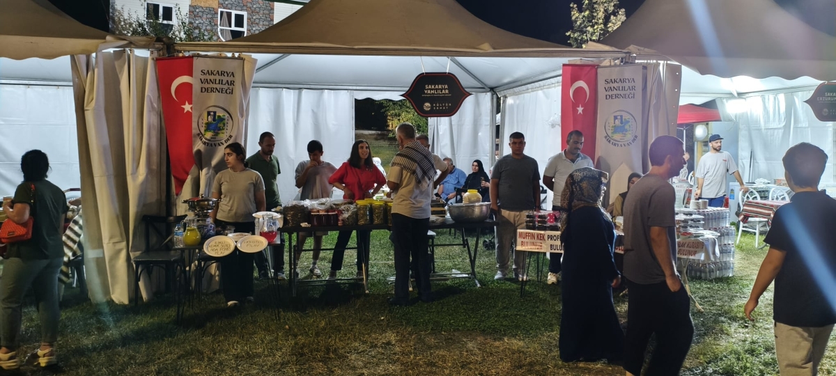 Sakarya'nın kültürel mirasını ve sanatsal zenginliğini ön plana çıkaran 2. Kültür Sanat Festivali, Sakarya Büyükşehir Belediyesi'nin ev sahipliğinde Millet Bahçesi'nde büyük bir coşkuyla başladı. 18-29 Ağustos tarihleri arası