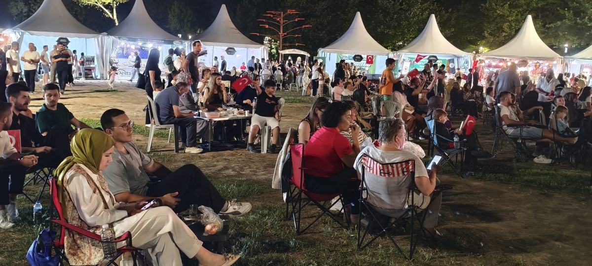 Sakarya'nın kültürel mirasını ve sanatsal zenginliğini ön plana çıkaran 2. Kültür Sanat Festivali, Sakarya Büyükşehir Belediyesi'nin ev sahipliğinde Millet Bahçesi'nde büyük bir coşkuyla başladı. 18-29 Ağustos tarihleri arası