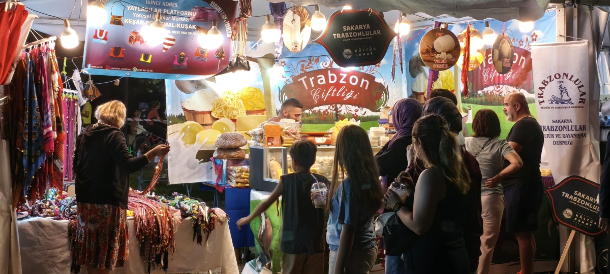 Sakarya'nın kültürel mirasını ve sanatsal zenginliğini ön plana çıkaran 2. Kültür Sanat Festivali, Sakarya Büyükşehir Belediyesi'nin ev sahipliğinde Millet Bahçesi'nde büyük bir coşkuyla başladı. 18-29 Ağustos tarihleri arası