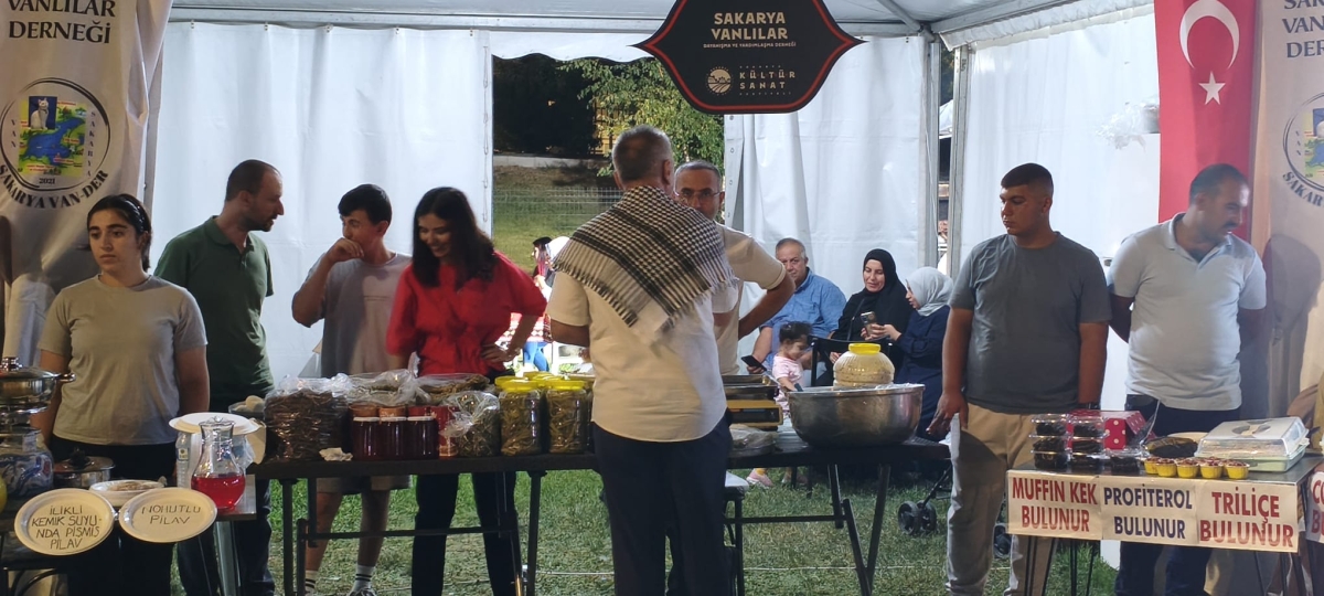 Sakarya'nın kültürel mirasını ve sanatsal zenginliğini ön plana çıkaran 2. Kültür Sanat Festivali, Sakarya Büyükşehir Belediyesi'nin ev sahipliğinde Millet Bahçesi'nde büyük bir coşkuyla başladı. 18-29 Ağustos tarihleri arası