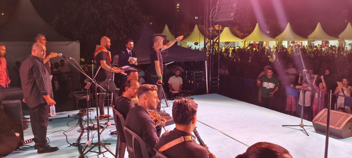 Sakarya'nın kültürel mirasını ve sanatsal zenginliğini ön plana çıkaran 2. Kültür Sanat Festivali, Sakarya Büyükşehir Belediyesi'nin ev sahipliğinde Millet Bahçesi'nde büyük bir coşkuyla başladı. 18-29 Ağustos tarihleri arası