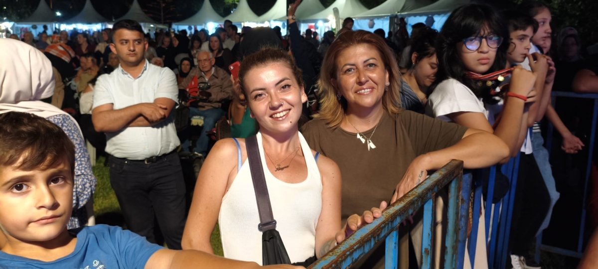 Sakarya'nın kültürel mirasını ve sanatsal zenginliğini ön plana çıkaran 2. Kültür Sanat Festivali, Sakarya Büyükşehir Belediyesi'nin ev sahipliğinde Millet Bahçesi'nde büyük bir coşkuyla başladı. 18-29 Ağustos tarihleri arası
