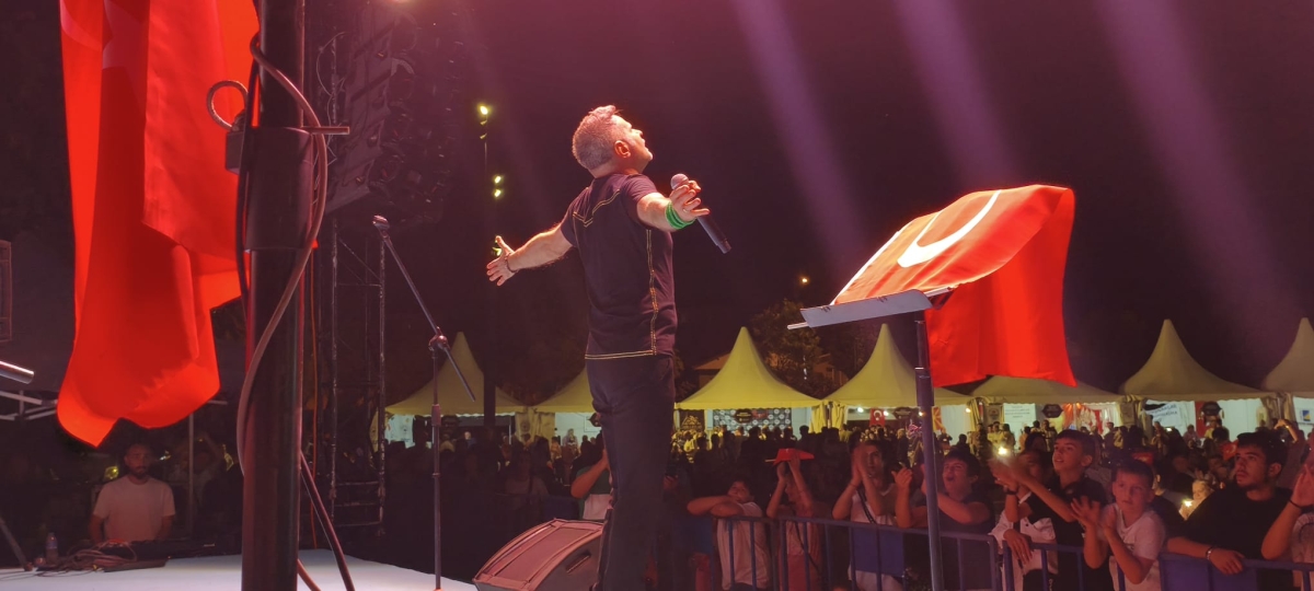 Sakarya'nın kültürel mirasını ve sanatsal zenginliğini ön plana çıkaran 2. Kültür Sanat Festivali, Sakarya Büyükşehir Belediyesi'nin ev sahipliğinde Millet Bahçesi'nde büyük bir coşkuyla başladı. 18-29 Ağustos tarihleri arası