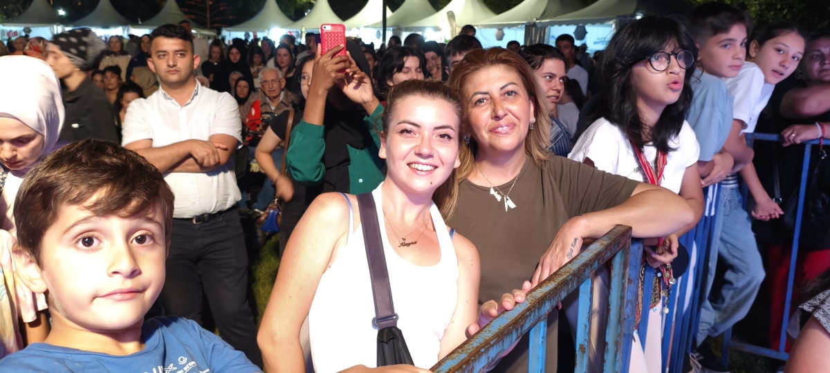 Sakarya'nın kültürel mirasını ve sanatsal zenginliğini ön plana çıkaran 2. Kültür Sanat Festivali, Sakarya Büyükşehir Belediyesi'nin ev sahipliğinde Millet Bahçesi'nde büyük bir coşkuyla başladı. 18-29 Ağustos tarihleri arası