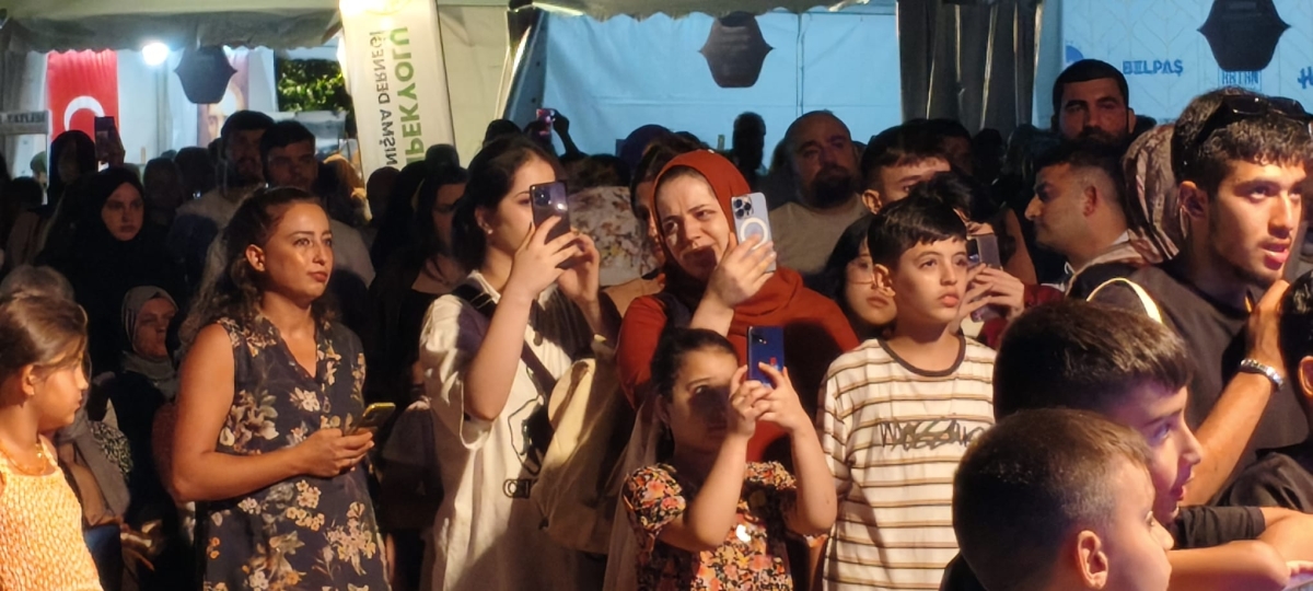 Sakarya'nın kültürel mirasını ve sanatsal zenginliğini ön plana çıkaran 2. Kültür Sanat Festivali, Sakarya Büyükşehir Belediyesi'nin ev sahipliğinde Millet Bahçesi'nde büyük bir coşkuyla başladı. 18-29 Ağustos tarihleri arası