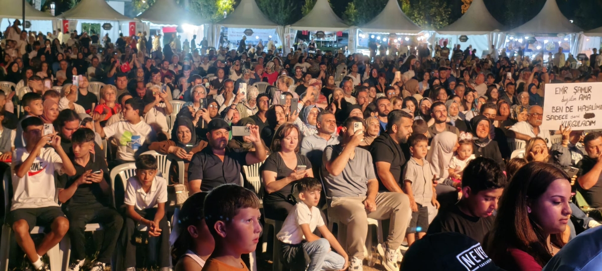 Sakarya'nın kültürel mirasını ve sanatsal zenginliğini ön plana çıkaran 2. Kültür Sanat Festivali, Sakarya Büyükşehir Belediyesi'nin ev sahipliğinde Millet Bahçesi'nde büyük bir coşkuyla başladı. 18-29 Ağustos tarihleri arası