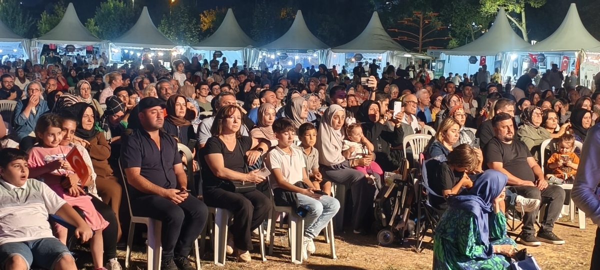 Sakarya'nın kültürel mirasını ve sanatsal zenginliğini ön plana çıkaran 2. Kültür Sanat Festivali, Sakarya Büyükşehir Belediyesi'nin ev sahipliğinde Millet Bahçesi'nde büyük bir coşkuyla başladı. 18-29 Ağustos tarihleri arası