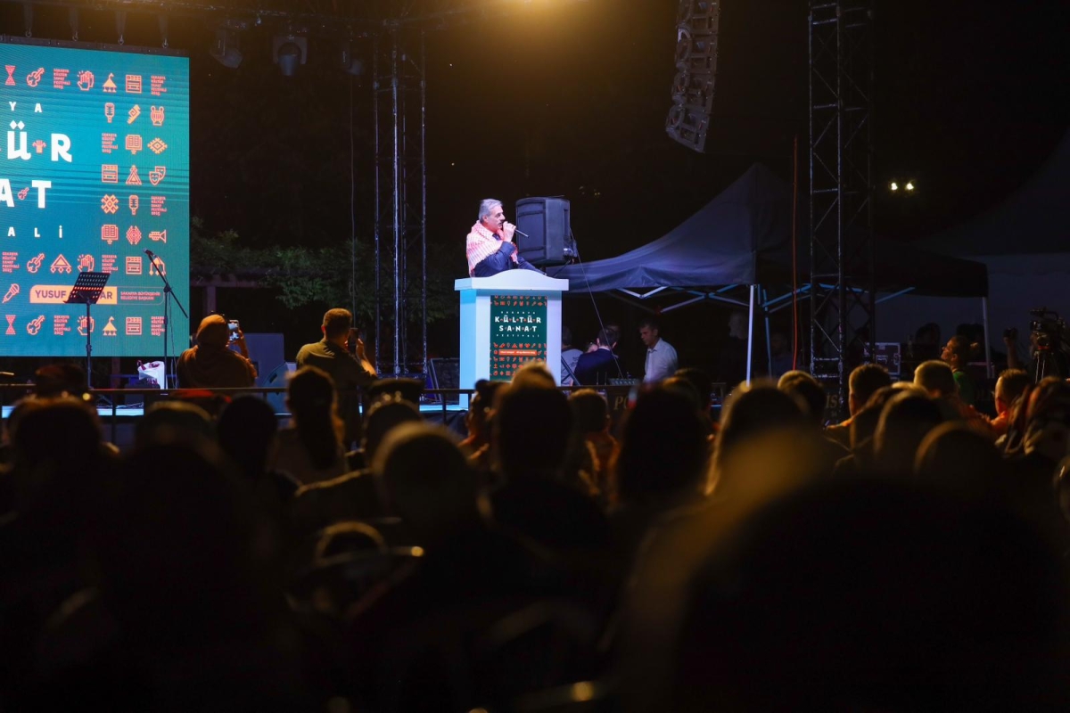 Sakarya'nın kültürel mirasını ve sanatsal zenginliğini ön plana çıkaran 2. Kültür Sanat Festivali, Sakarya Büyükşehir Belediyesi'nin ev sahipliğinde Millet Bahçesi'nde büyük bir coşkuyla başladı. 18-29 Ağustos tarihleri arası