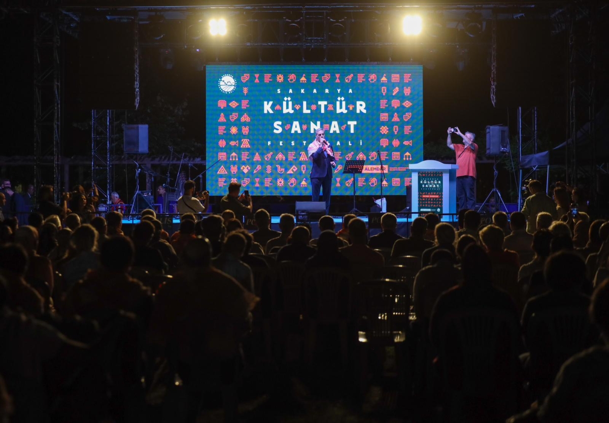 Sakarya'nın kültürel mirasını ve sanatsal zenginliğini ön plana çıkaran 2. Kültür Sanat Festivali, Sakarya Büyükşehir Belediyesi'nin ev sahipliğinde Millet Bahçesi'nde büyük bir coşkuyla başladı. 18-29 Ağustos tarihleri arası