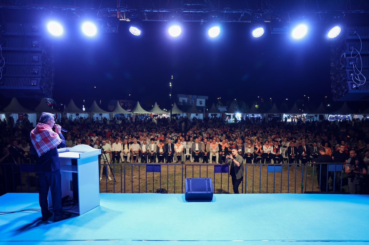 Sakarya'nın kültürel mirasını ve sanatsal zenginliğini ön plana çıkaran 2. Kültür Sanat Festivali, Sakarya Büyükşehir Belediyesi'nin ev sahipliğinde Millet Bahçesi'nde büyük bir coşkuyla başladı. 18-29 Ağustos tarihleri arası