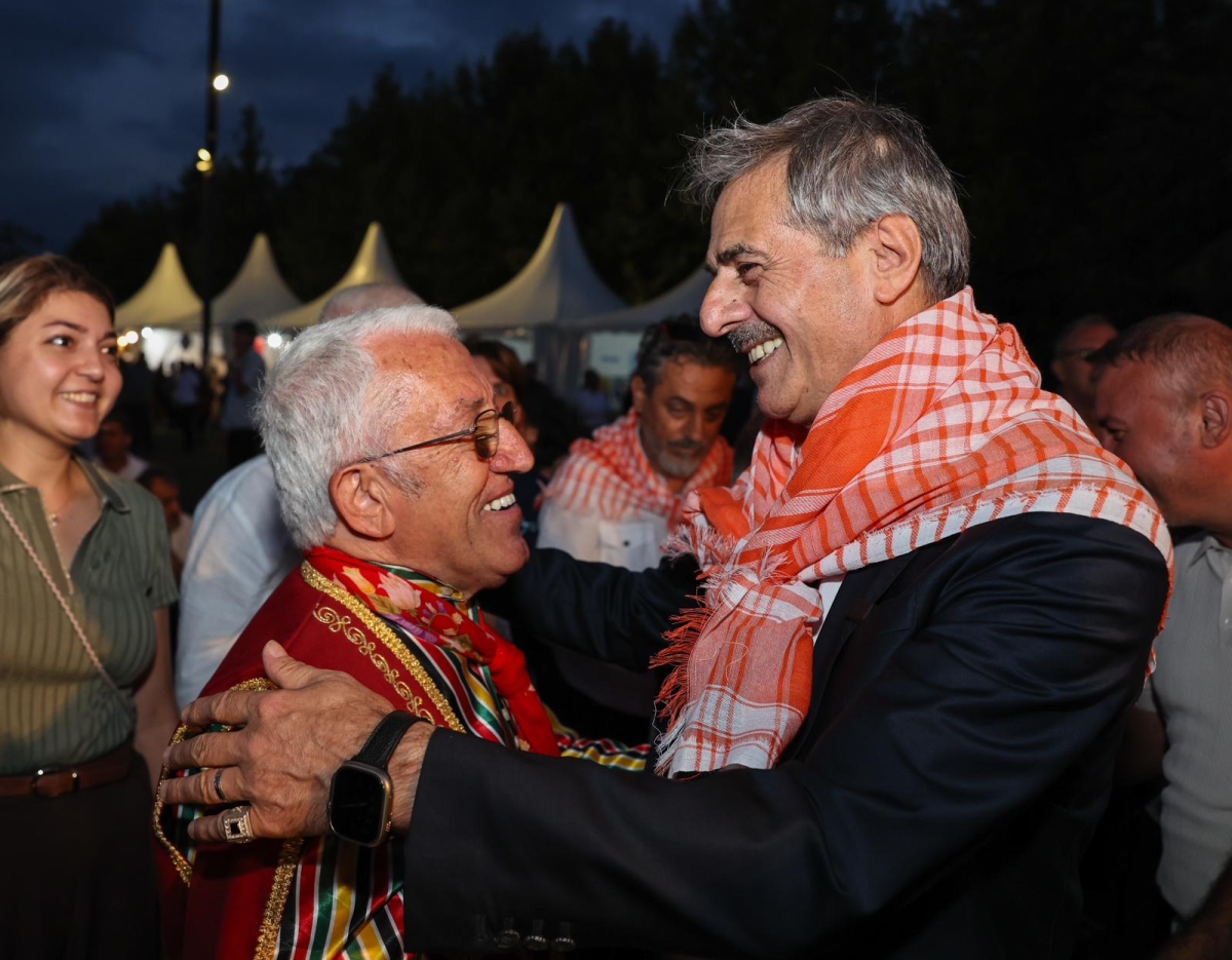 Sakarya'nın kültürel mirasını ve sanatsal zenginliğini ön plana çıkaran 2. Kültür Sanat Festivali, Sakarya Büyükşehir Belediyesi'nin ev sahipliğinde Millet Bahçesi'nde büyük bir coşkuyla başladı. 18-29 Ağustos tarihleri arası