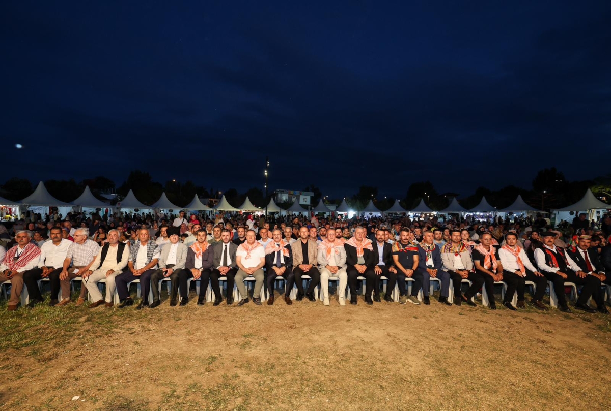 Sakarya'nın kültürel mirasını ve sanatsal zenginliğini ön plana çıkaran 2. Kültür Sanat Festivali, Sakarya Büyükşehir Belediyesi'nin ev sahipliğinde Millet Bahçesi'nde büyük bir coşkuyla başladı. 18-29 Ağustos tarihleri arası
