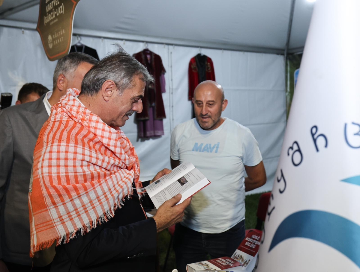 Sakarya'nın kültürel mirasını ve sanatsal zenginliğini ön plana çıkaran 2. Kültür Sanat Festivali, Sakarya Büyükşehir Belediyesi'nin ev sahipliğinde Millet Bahçesi'nde büyük bir coşkuyla başladı. 18-29 Ağustos tarihleri arası
