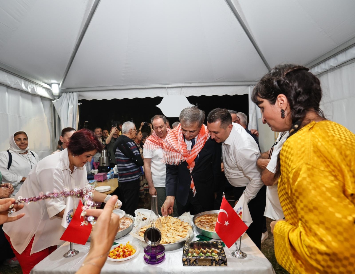 Sakarya'nın kültürel mirasını ve sanatsal zenginliğini ön plana çıkaran 2. Kültür Sanat Festivali, Sakarya Büyükşehir Belediyesi'nin ev sahipliğinde Millet Bahçesi'nde büyük bir coşkuyla başladı. 18-29 Ağustos tarihleri arası