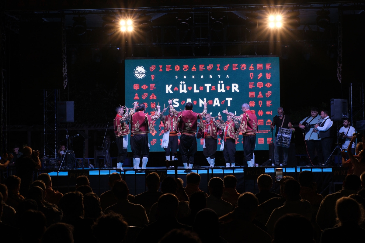 Sakarya'nın kültürel mirasını ve sanatsal zenginliğini ön plana çıkaran 2. Kültür Sanat Festivali, Sakarya Büyükşehir Belediyesi'nin ev sahipliğinde Millet Bahçesi'nde büyük bir coşkuyla başladı. 18-29 Ağustos tarihleri arası