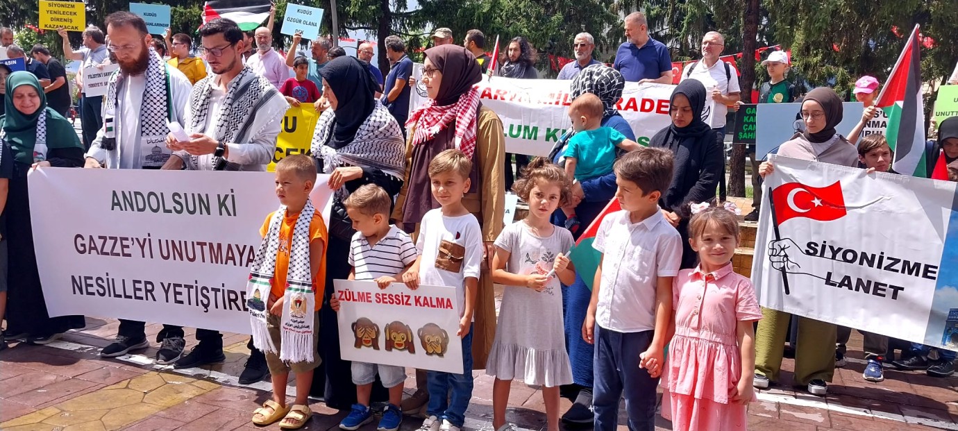 Milli İrade Sakarya Meydanlarında; Sakarya Sivil Toplum Kuruluşları adına Sakarya Yedi Hilal Temsilciliği Adına Umut YİĞİT Konuştu