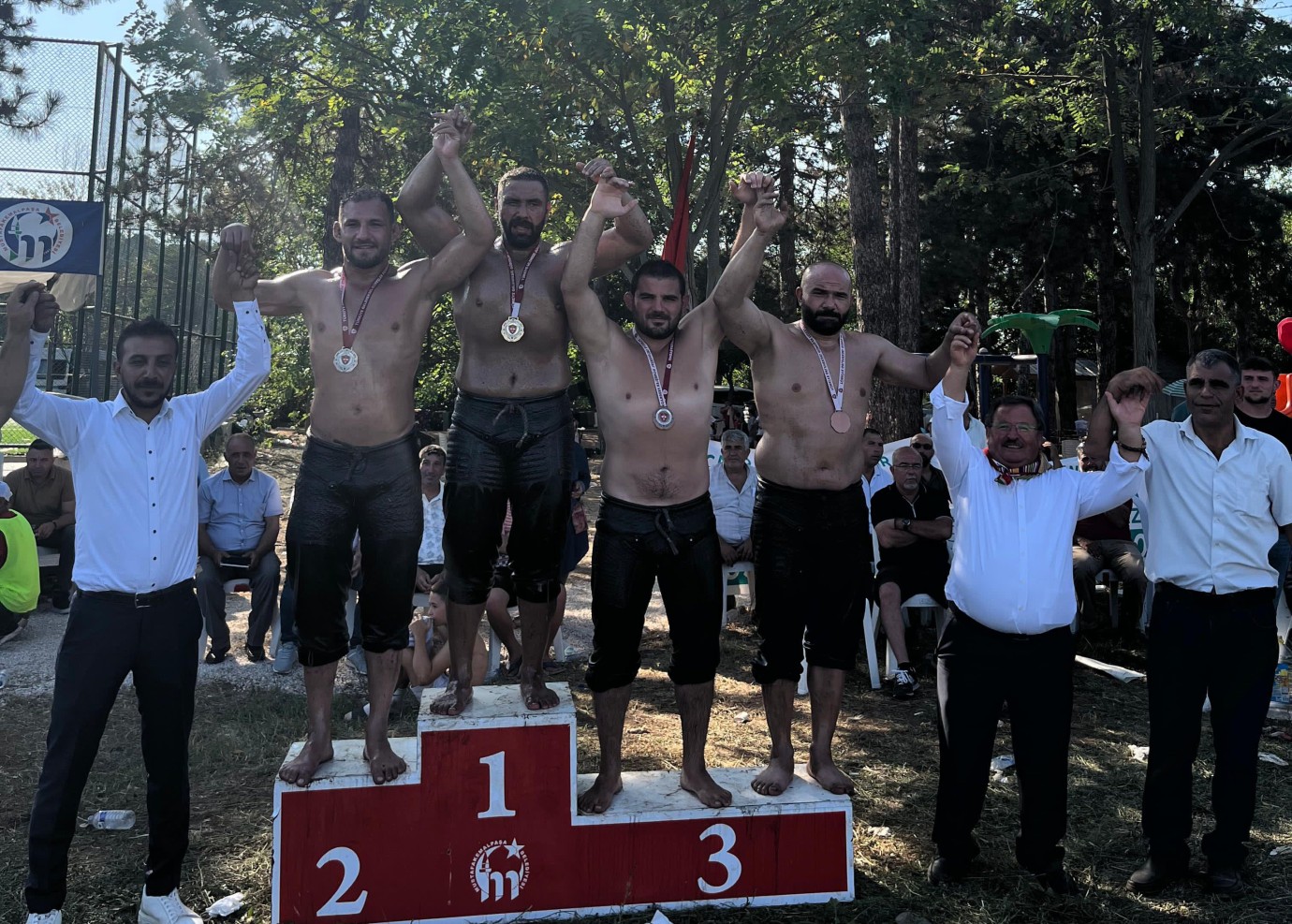 Sakarya Büyükşehir’in pehlivanları 4 madalyayla göğsümüzü kabarttı