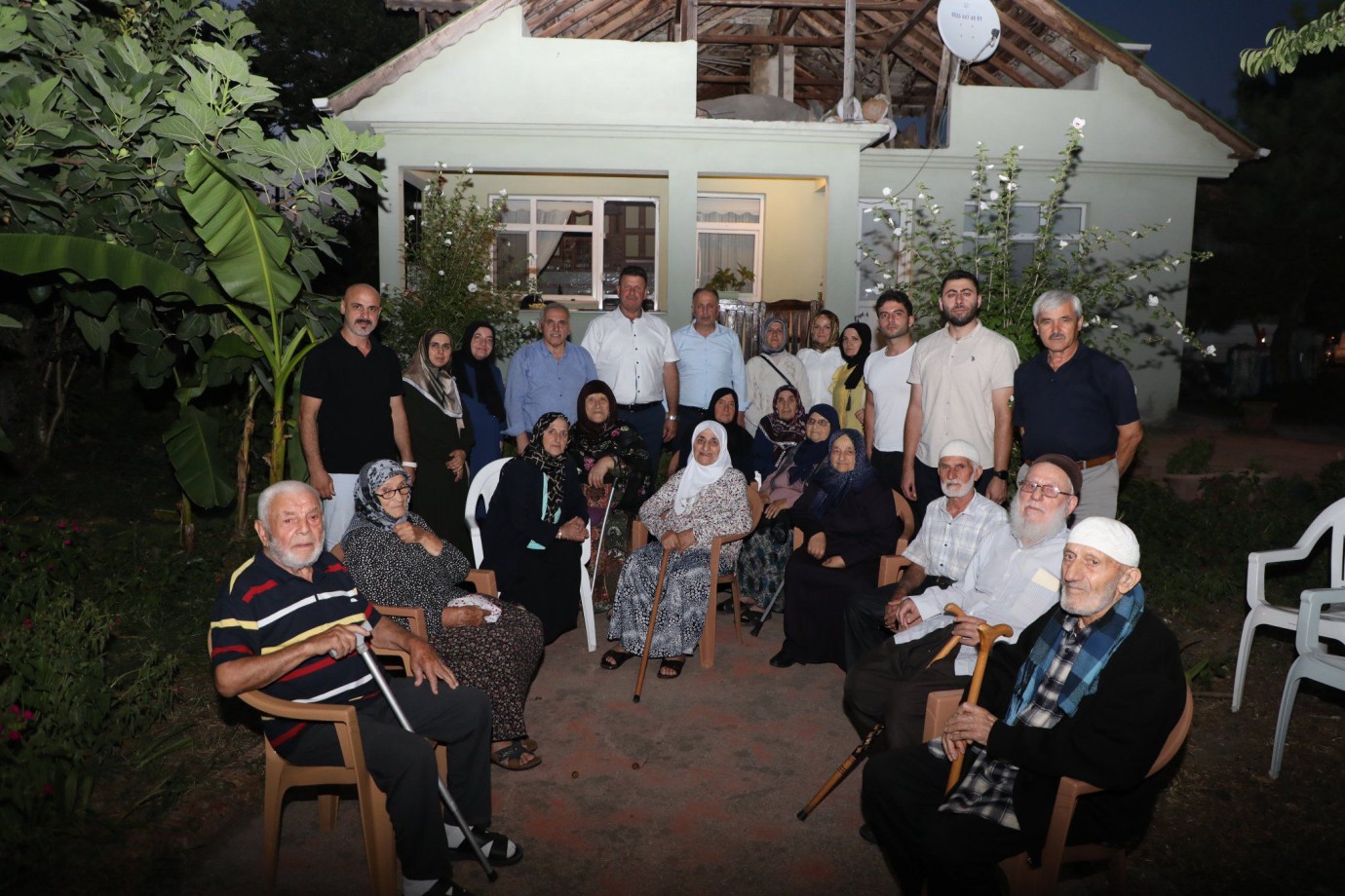 AK Parti Sakarya Sosyal Politikalar Birim Başkanlığının koordinesinde Akyazı İlçesi’nde eş zamanlı bir saha çalışmasına imza atıldı.