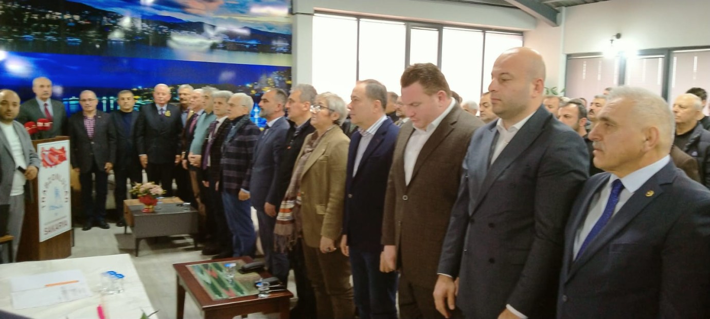 Sakarya Trabzonlular Kültür ve Dayanışma Derneği'nin 17. Olağan Genel Kurulu, dernek binasında coşkulu bir katılımla gerçekleşti.