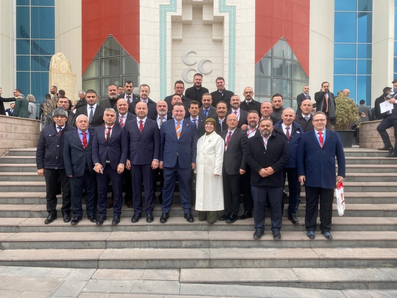 MHP’LİLER ANKARAYA EĞİTİME GİTTİ   Milliyetçi Hareket Partisi Sakarya İl Başkanı Oğuz ALKAŞ başkanlığındaki İl Yönetim Kurulu üyeleri ve 16 ilçe başkanından oluşan heyet  Ankara’da MHP Genel Merkezi Eğitim ve Teşkilat işleri 