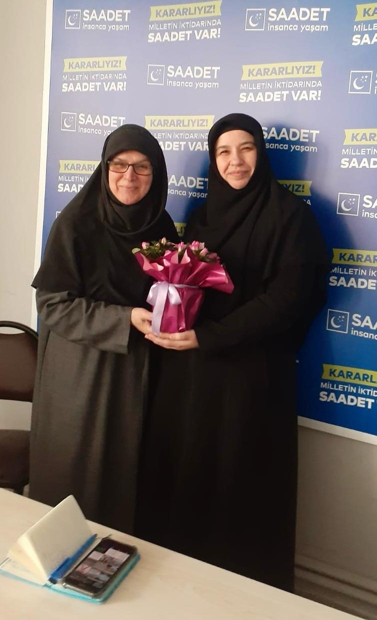 Saadet Partisi Adapazarı İlçe Kadın Kollarında Bayrak Değişimi..!