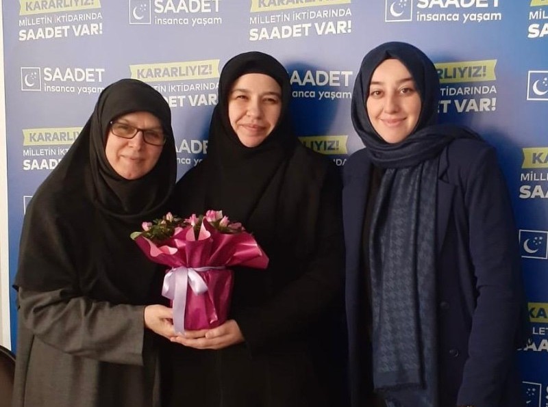 Saadet Partisi Adapazarı Kadın Kollarında Bayrak Değişimi: Esra Zengin Göreve Başladı
