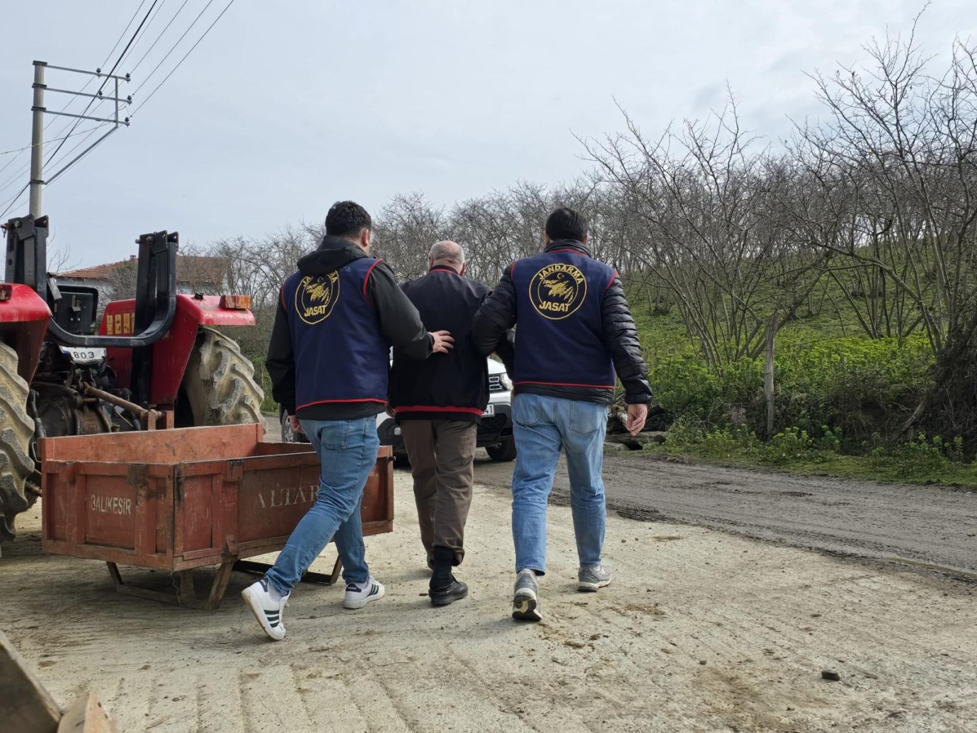 Sakarya'da Jandarmadan Hızlı Operasyon: 10 Yıl Hapis Cezalı Firari 60 Saniyede Yakalandı