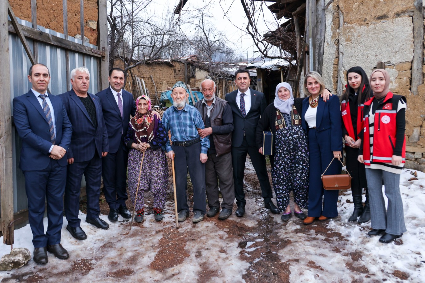 Bilecik'te 77 Yıllık Aşk: Ayşe Teyze ve Halil Amca'nın İlham Veren Hikayesi