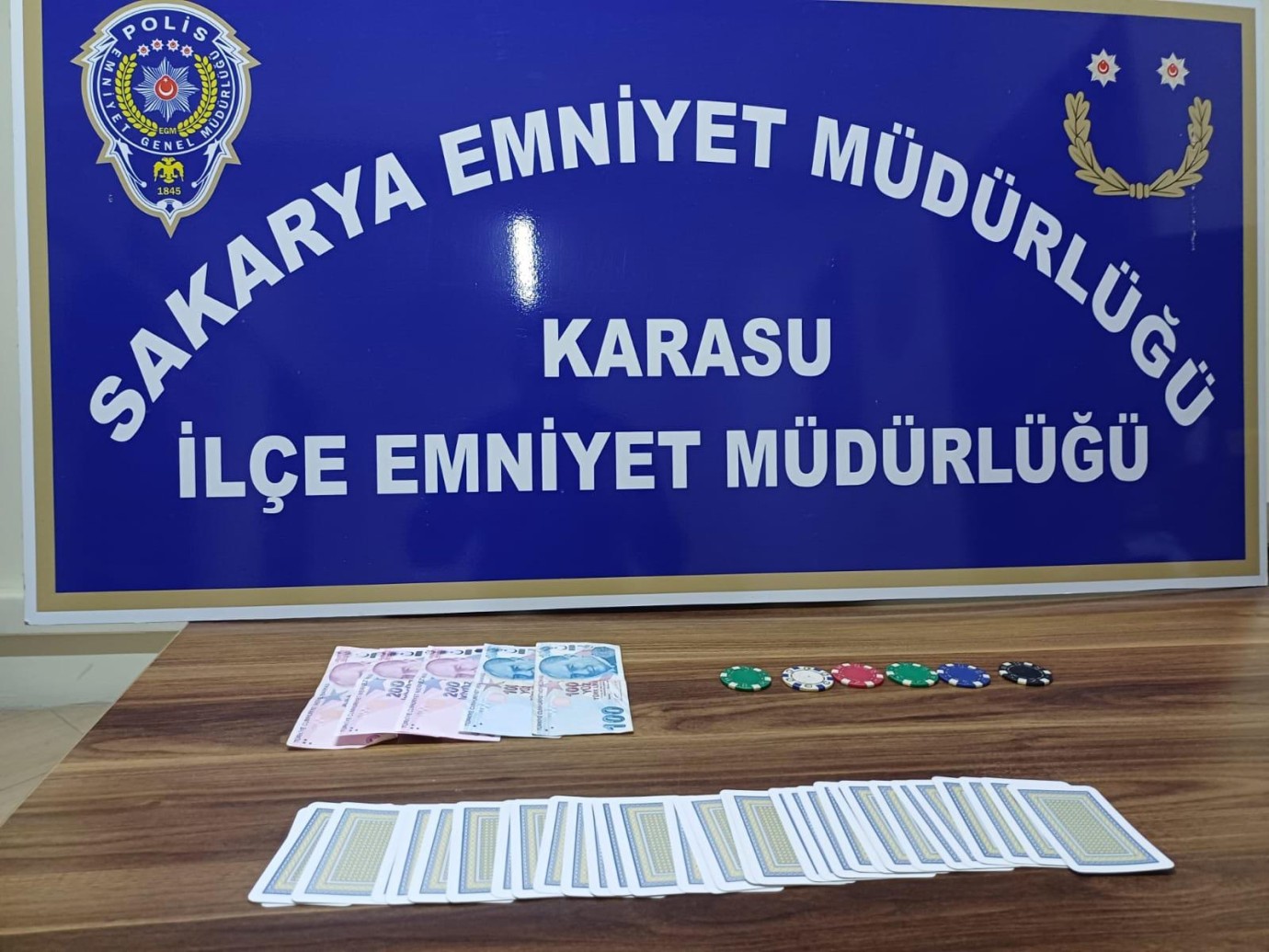 Sakarya'da Kumar Operasyonu: 16 Kişiye İşlem, 3 İşyeri Mühürlendi