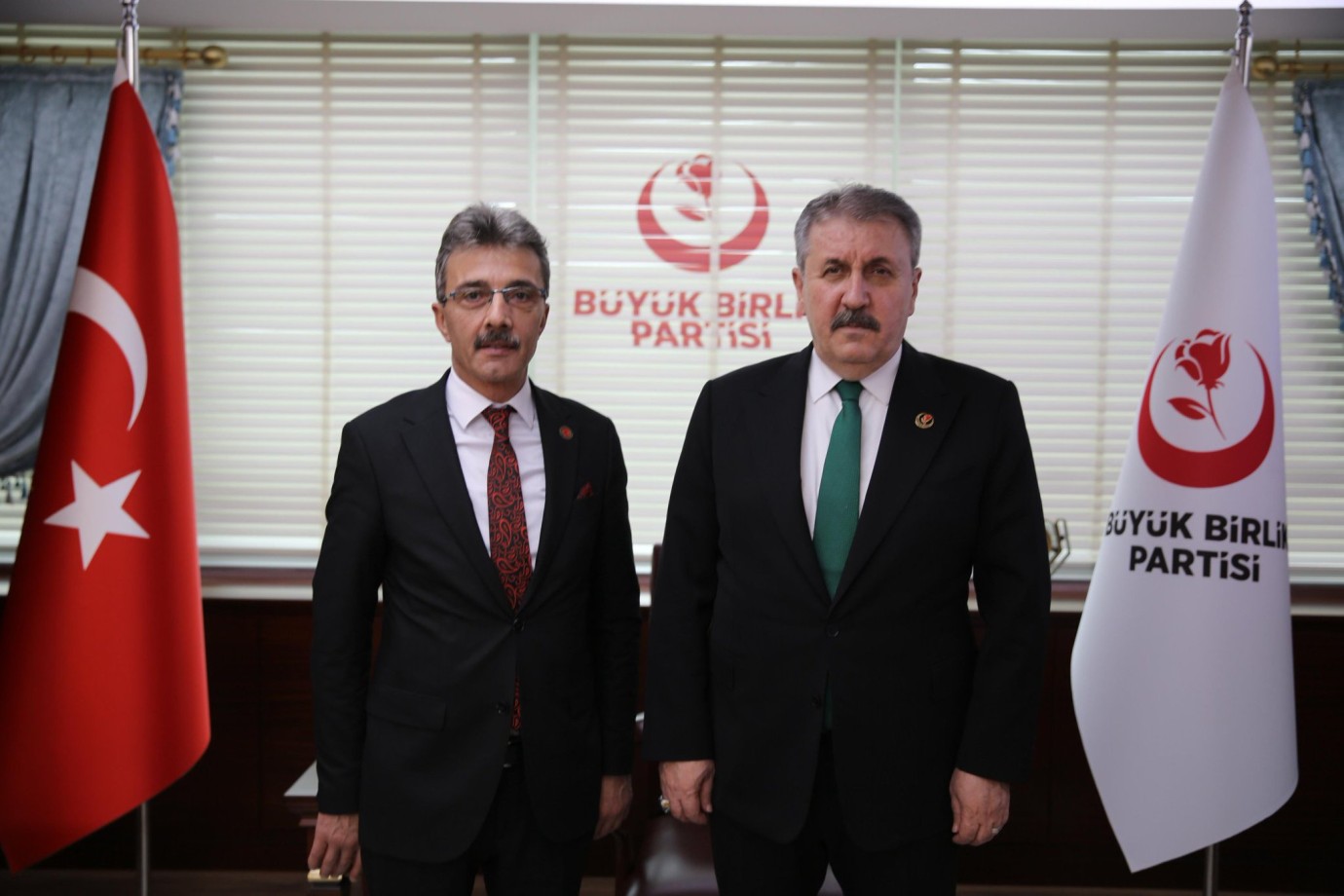 Erenler Belediye Başkanı Dinç'ten Şehit Yazıcıoğlu ve Arkadaşlarına Anma Mesajı