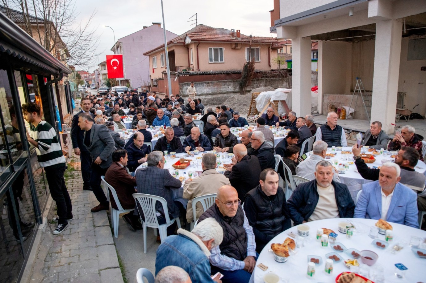 Gönül Sofrasında Buluşma: Can Dağlıoğlu'ndan Kandil Akşamı Bereketli İftar