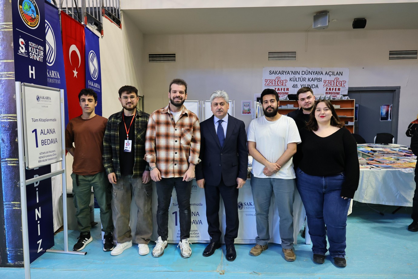 Vali Doğan, Serdivan Kitap Fuarı'na Yoğun İlgi Gösterdi
