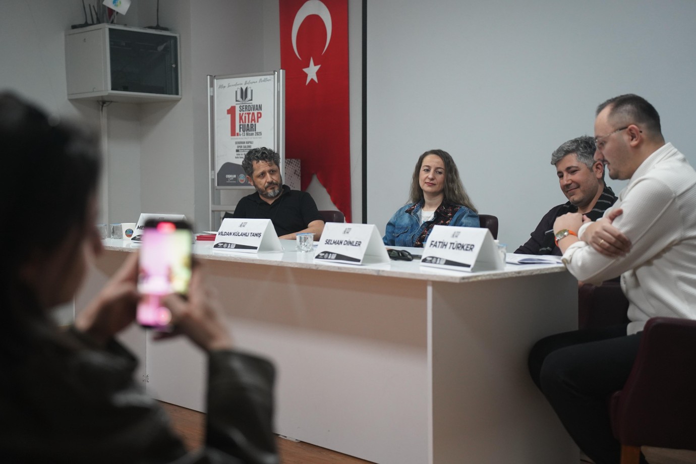 Serdivan Kitap Fuarı'nda Öykü Rüzgarı: Sakaryalı Yazarlar Genç Kalemlere İlham Verdi